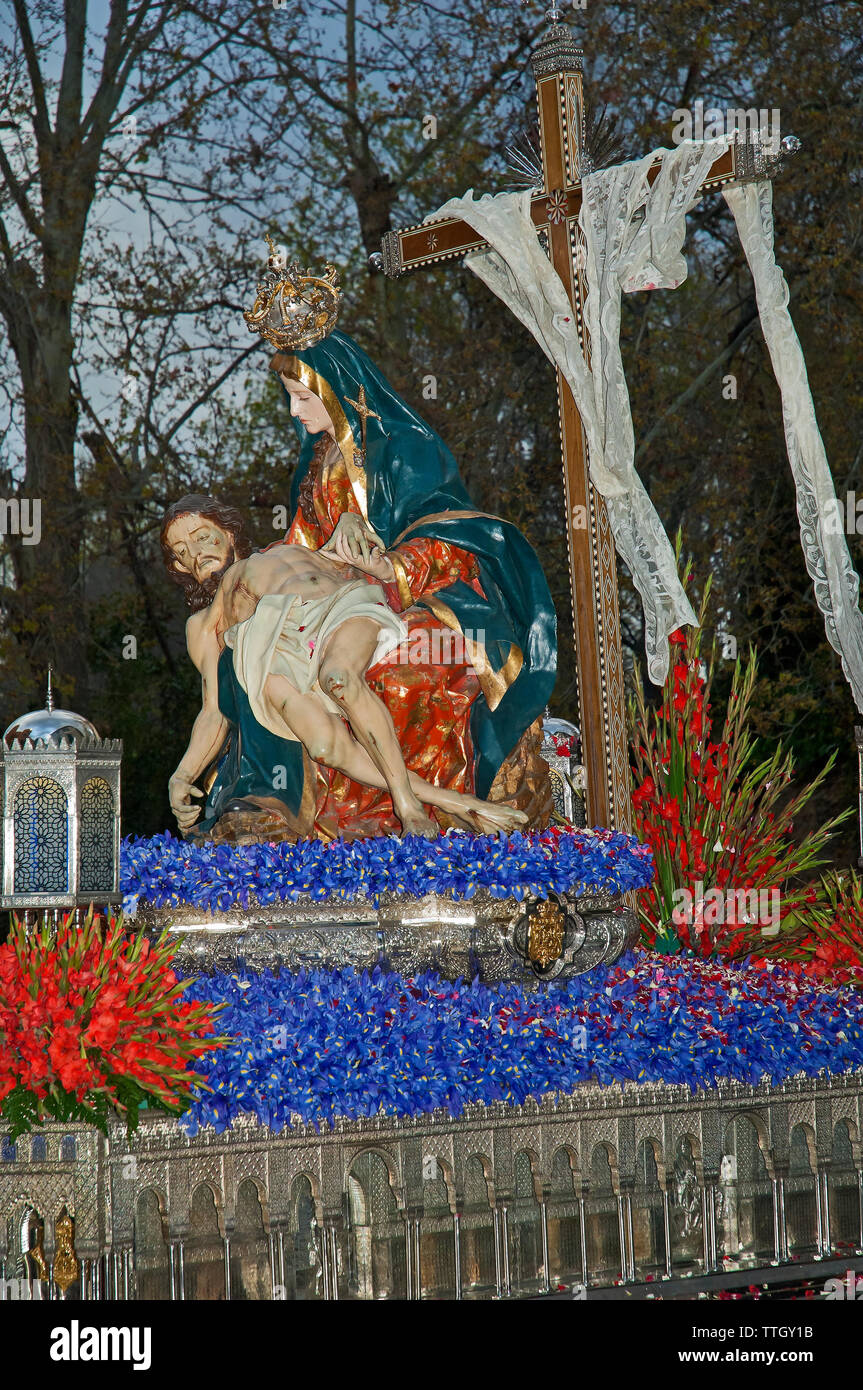 Heilige Woche. Bruderschaft der Alhambra. Jungfrau Maria und Jesus Christus tot. Granada. Region Andalusien. Spanien. Europa Stockfoto