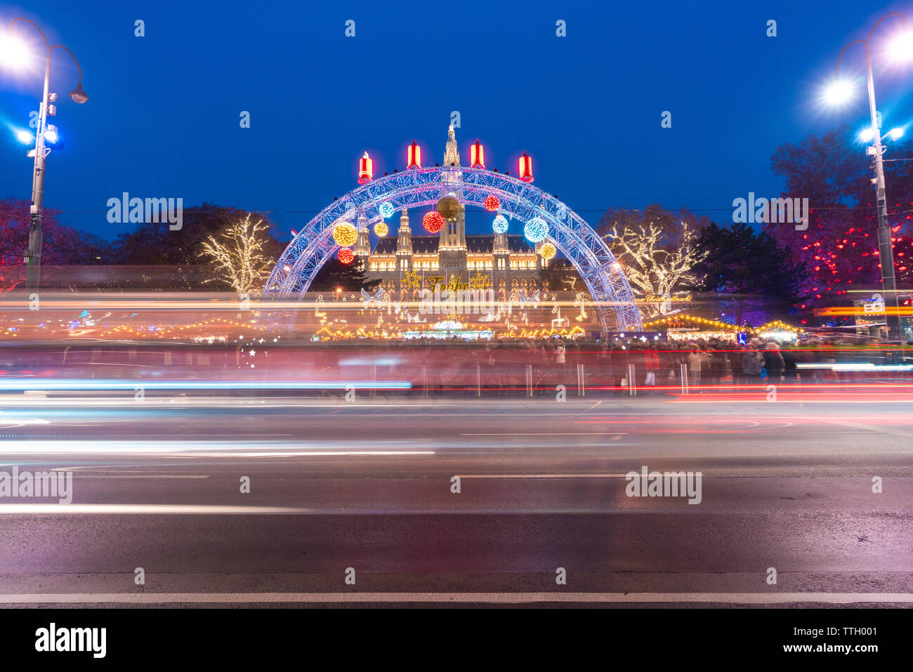 weihnachtsbeleuchtung und Märkte, Rathausplatz, Wien Stockfoto