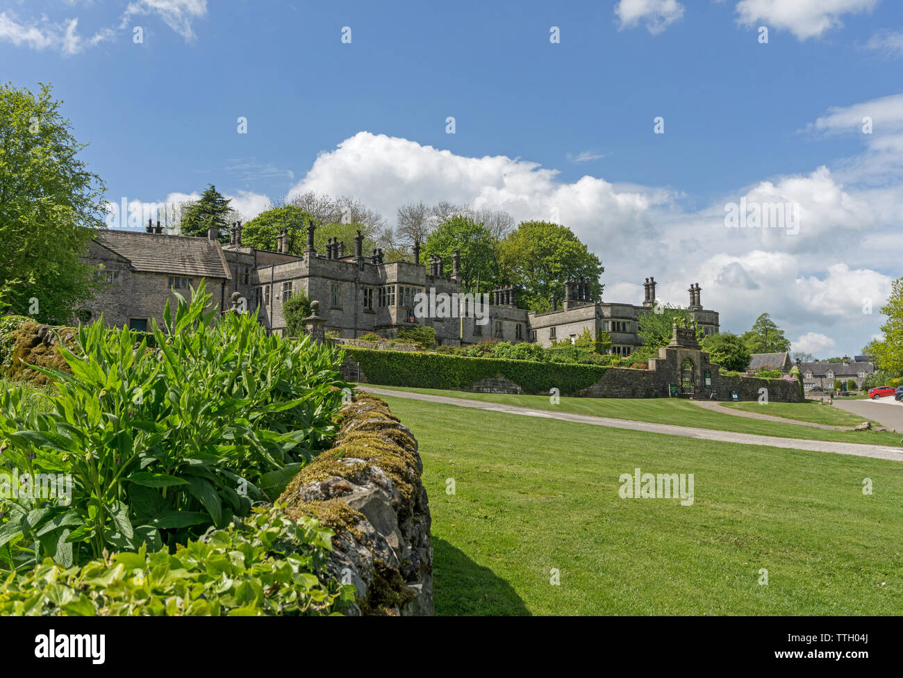 Tissington Hall, einem Gebäude aus dem 17. Jahrhundert Jacobean Country House, in dem Dorf Tissington, Derbyshire, Großbritannien Stockfoto