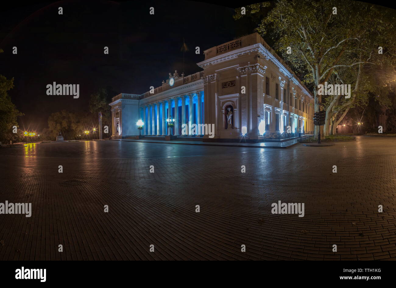 Rathaus der Stadt Odessa, Ukraine bei Nacht Stockfoto