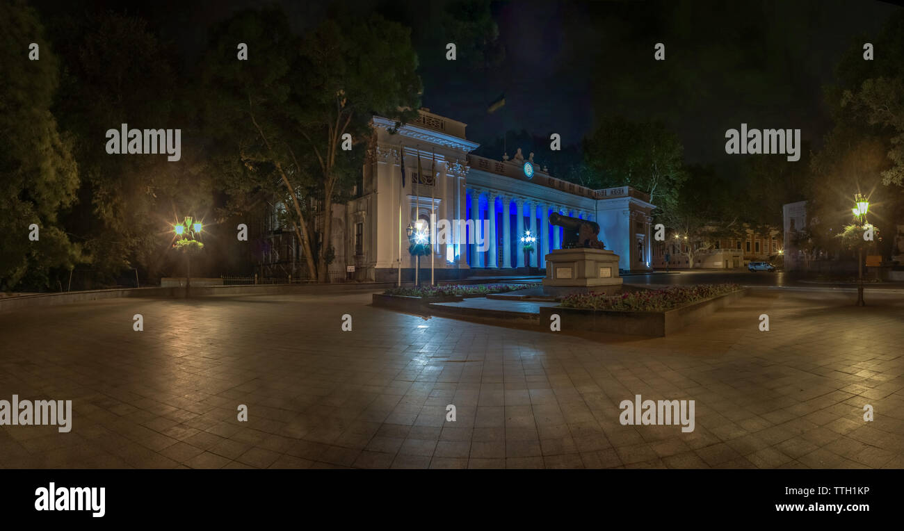 Rathaus der Stadt Odessa, Ukraine bei Nacht Stockfoto