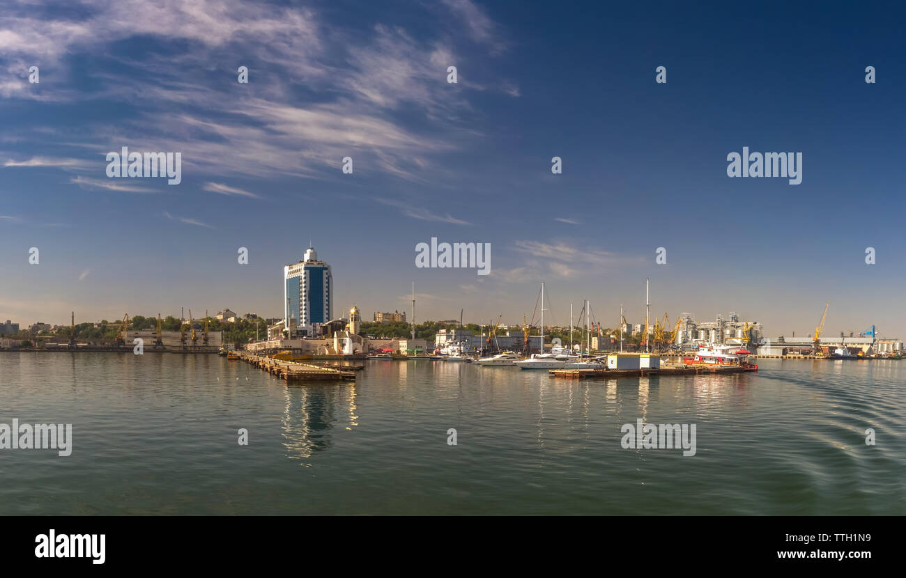 Panoramablick über Hafen und Küste der Stadt Odessa, Ukraine Stockfoto