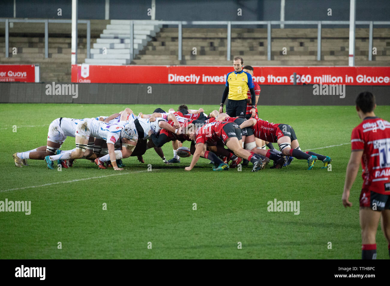 Gloucester 2 Team pack nehmen die Belastung gegen Exeter Chiefs 2 Kader Kingsholm Stadion, Gloucester, Großbritannien Stockfoto