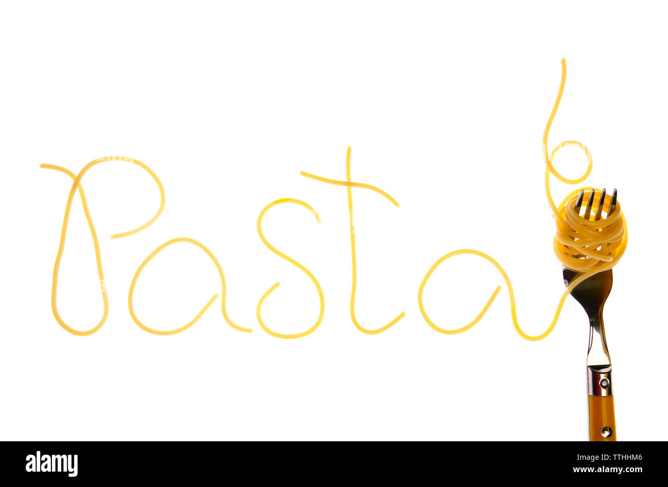 Pasta Wort geschrieben mit gekochten Spaghetti und Gabel, isoliert auf weißem Stockfoto