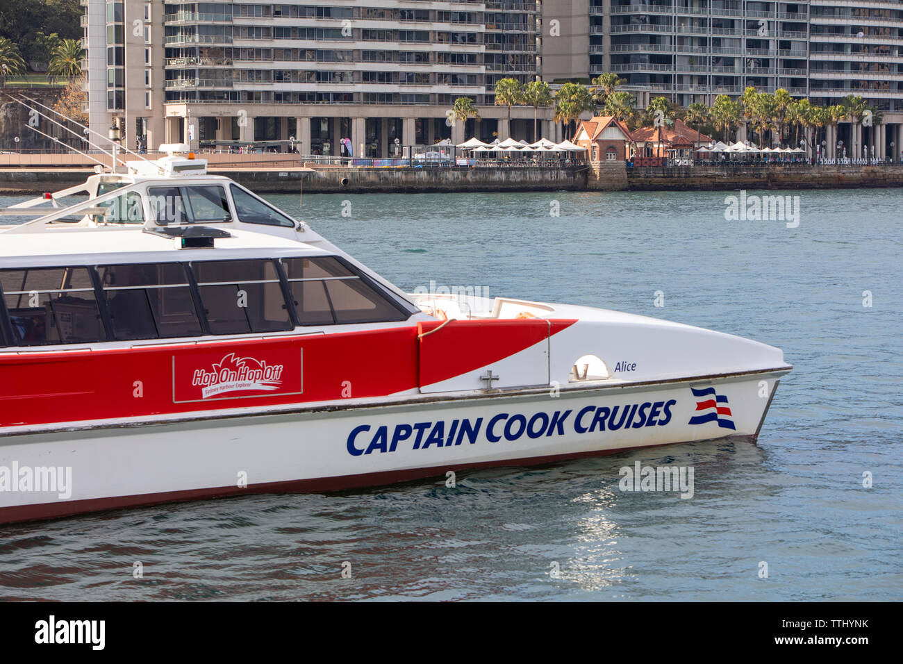 Captain Cook Cruises Schiff mit Passagieren auf den Hafen von Sydney, New South Wales, Australien Stockfoto