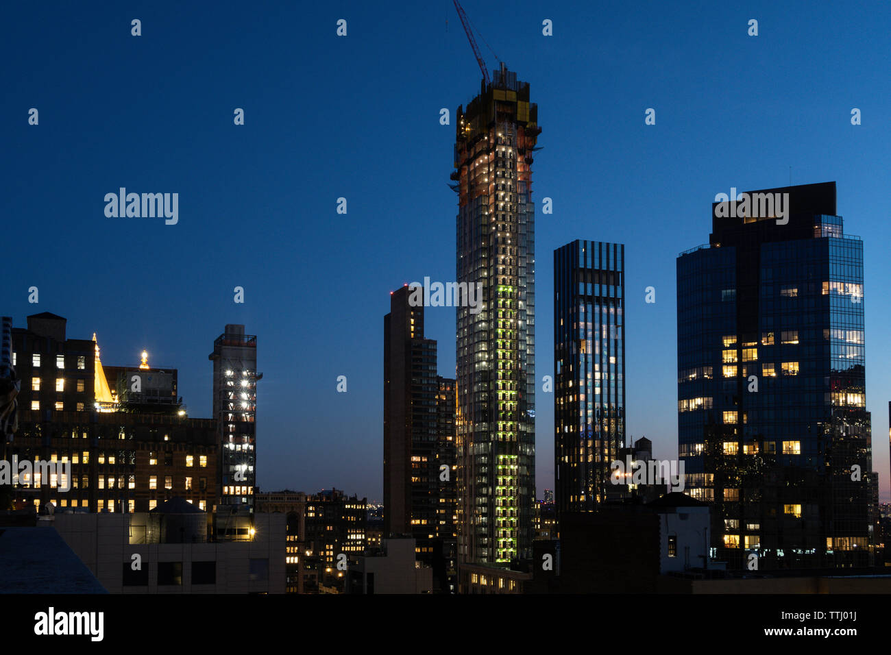 Hochhaus Bau in der Nacht in New York City, USA Stockfoto