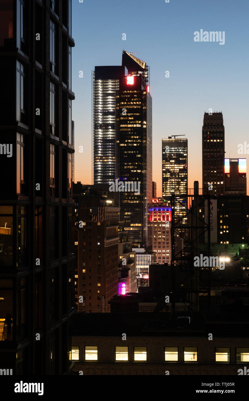 Nächtliche Ansicht von Hudson Yards, NYC, USA Stockfoto