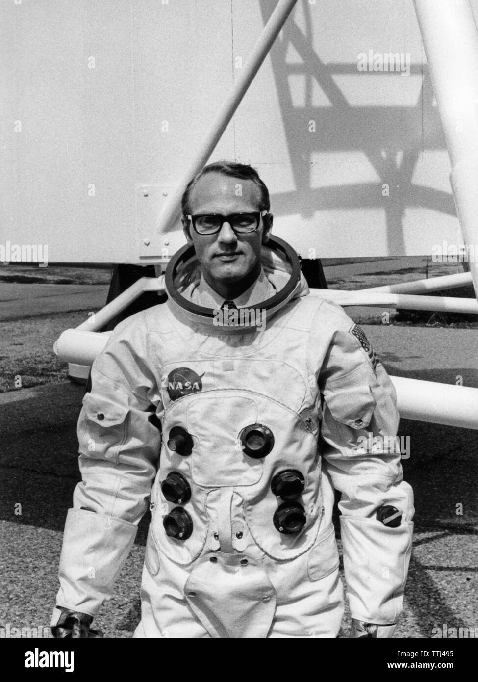 Ein Mann in einem NASA-Raumanzügen. 1972 (Modell freigegeben) Stockfoto