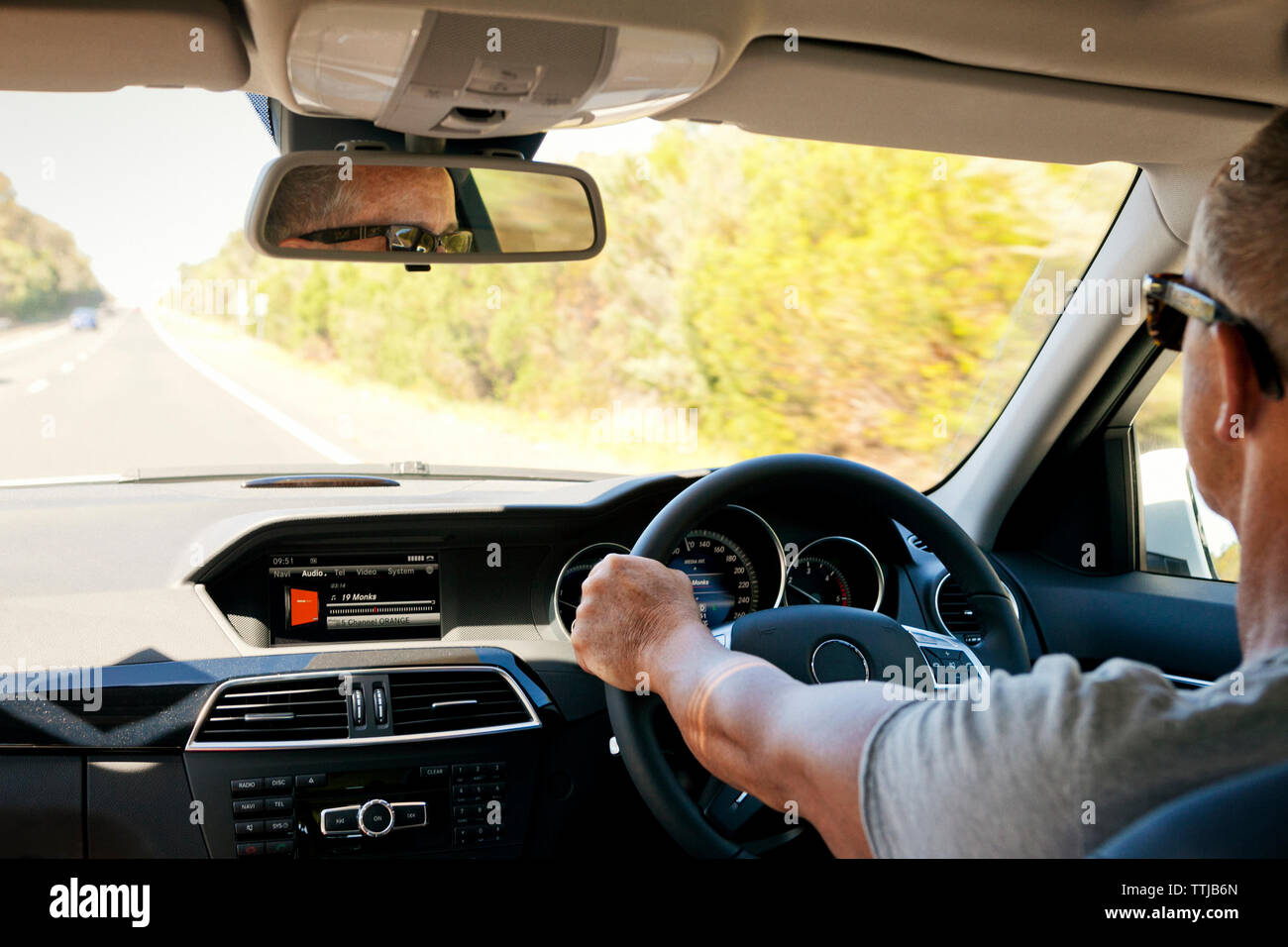 Close-up des Menschen Auto auf der Straße Stockfoto