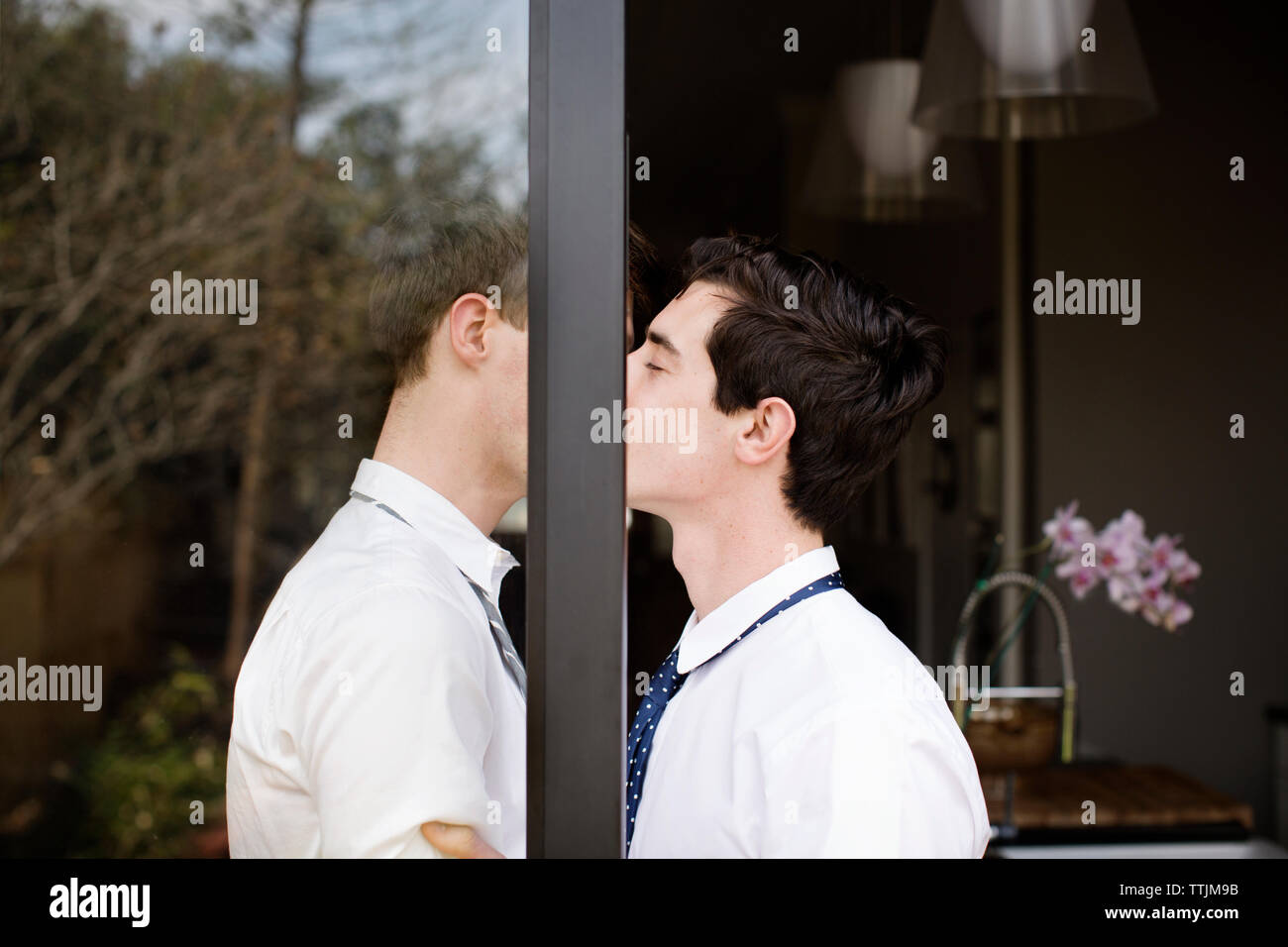 Schwule Männer Küssen Sich Fotos Und Bildmaterial In Hoher Auflösung Alamy 7363