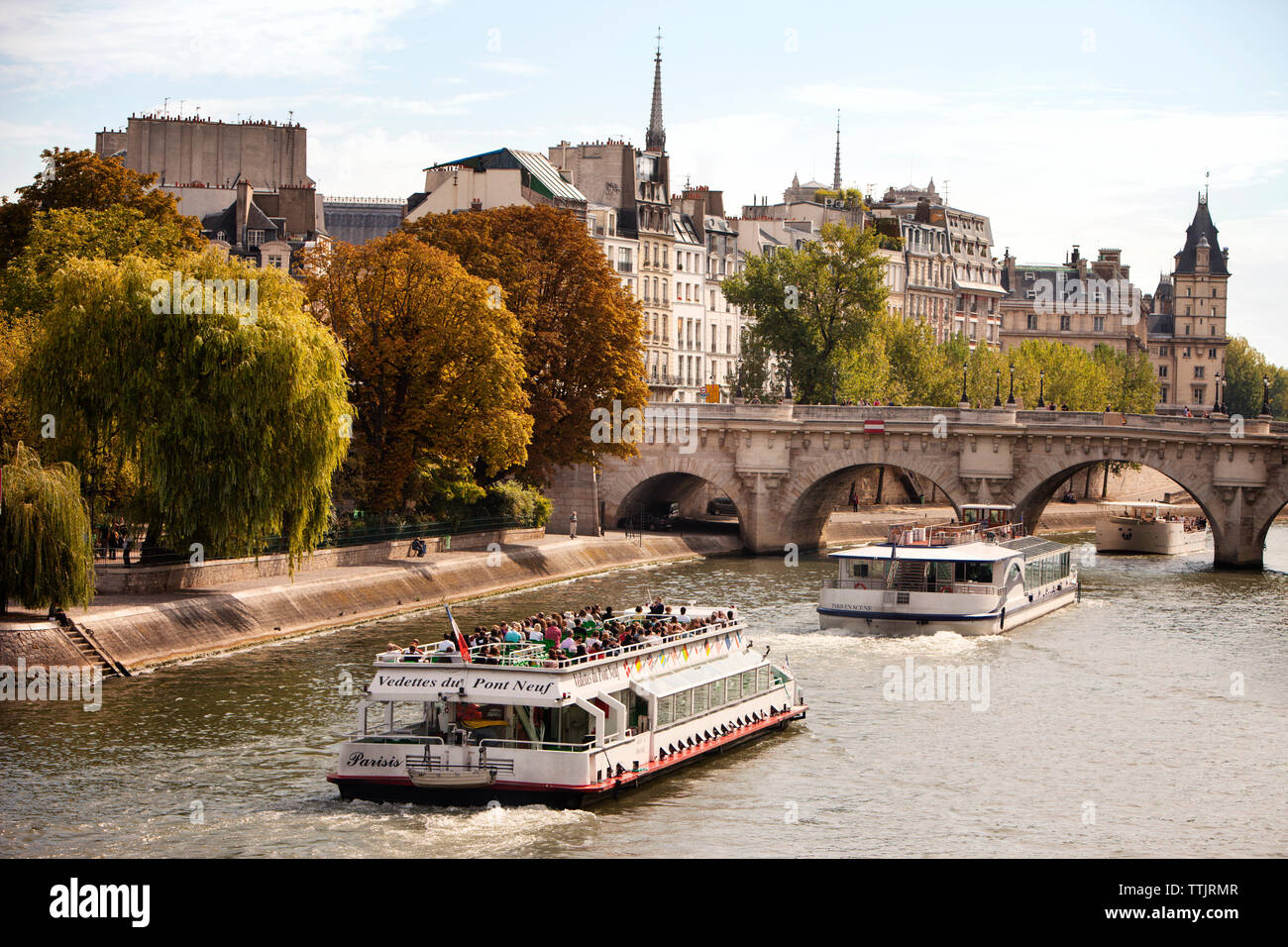 Pont Neuf Brücke über Fluss von Gebäuden Stockfoto