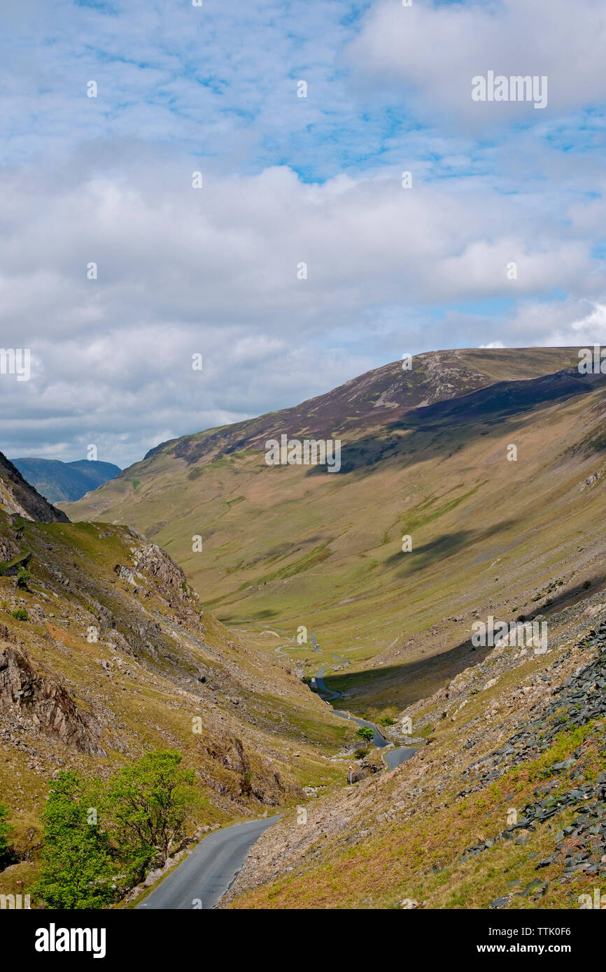 Auf der Suche Honister Pass Gatesgarthdale Valley Lake District National Park Cumbria England UK Vereinigtes Königreich GB Grossbritannien Stockfoto