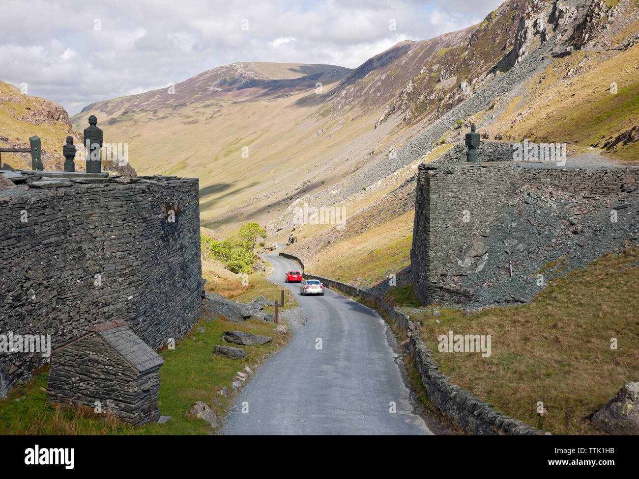 Blick auf Honister Pass von der Schiefermine nach Gatesgarthdale Valley Lake District National Park Cumbria England Großbritannien Großbritannien Stockfoto