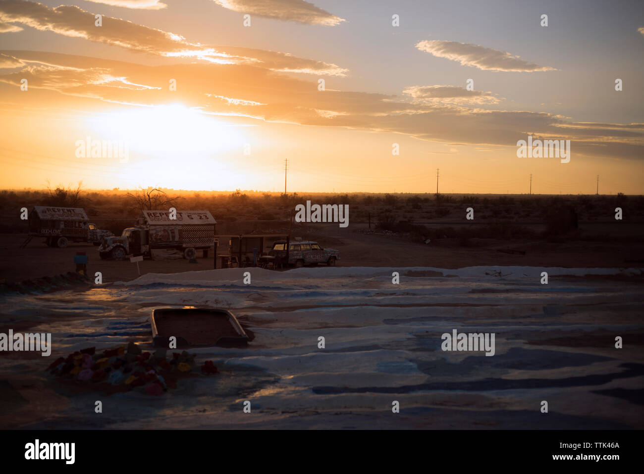 Berg Heil an den Colorado Wüste gegen Himmel bei Sonnenuntergang Stockfoto