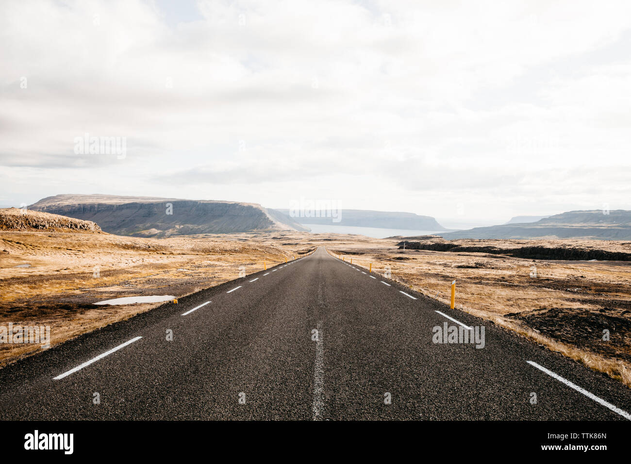 Fahren auf der Ringstraße in Island während der epischen Reise Stockfoto