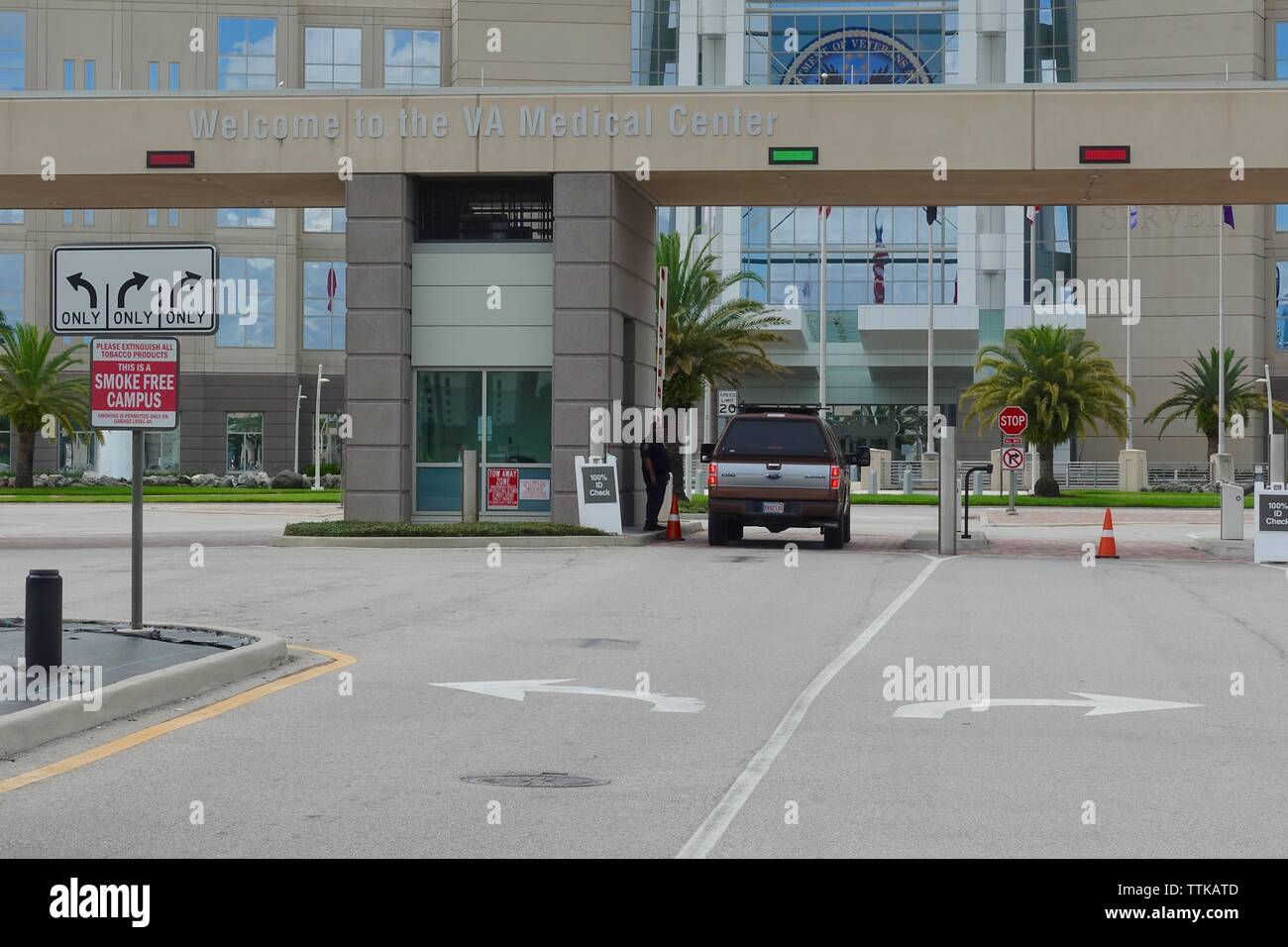 Orlando, FL/USA -6/16/19: Die Sicherheit Orlando VA Medical Center. Veterans Affairs Krankenhäuser sind Teil der Vereinigten Staaten Abteilung des Veterans Affairs. Stockfoto