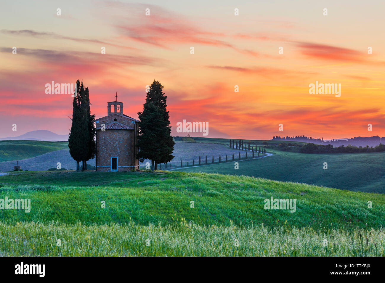 Cappella Madonna di Vitaleta Kapelle bei Sonnenuntergang, San Quirico d'Orcia Provinz Siena, Toskana, Italien, Europa Stockfoto