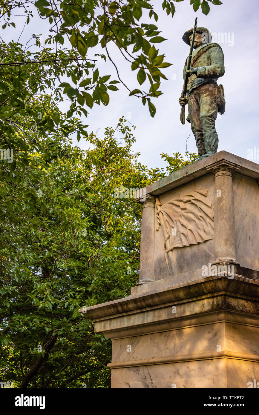 'Alte Joe 'Confederate Memorial Statue in der Mitte des Gainesville, Georgia Town Square. (USA) Stockfoto