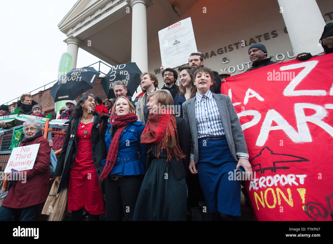 Willesden Magistrates' Court, London, UK. 18. Januar, 2016. Die demonstranten Stadium eine Rallye außerhalb Willesden Magistrates' Court im Norden von London. Der Dämon Stockfoto