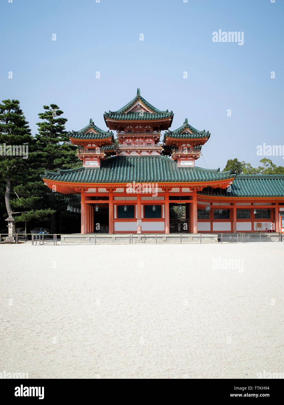 Heian Jingu Schrein gegen den klaren Himmel Stockfoto