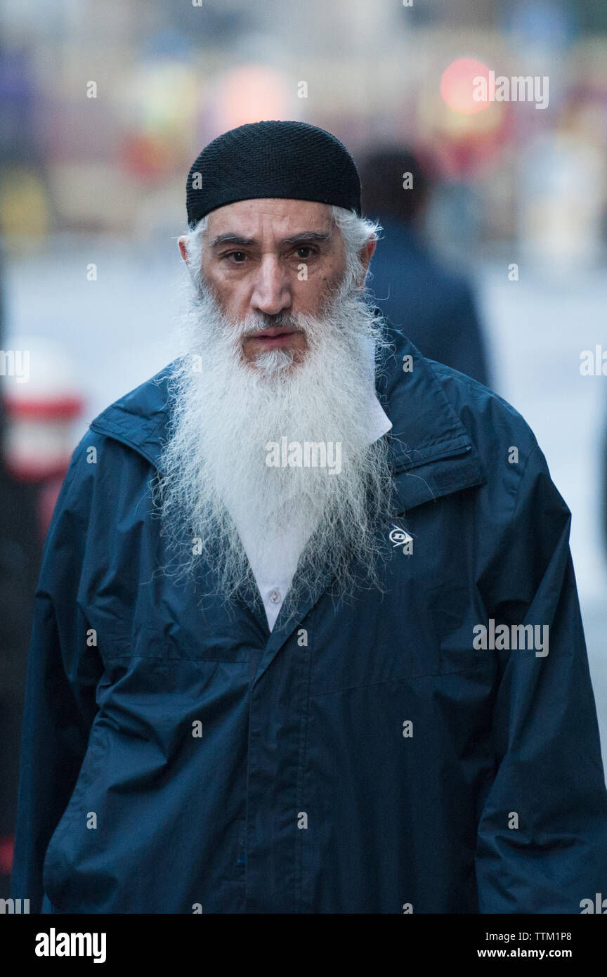 Old Bailey, London, UK. 6. Januar 2016. Zwei mutmassliche Extremisten, Ibrahim Anderson, 38 und Shah Jahan Khan, 62, kommen an der Old Bailey in London Stockfoto