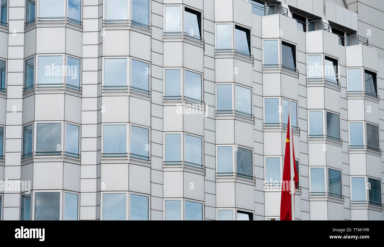 Außenansicht der Botschaft der Volksrepublik China in Berlin, Deutschland Stockfoto