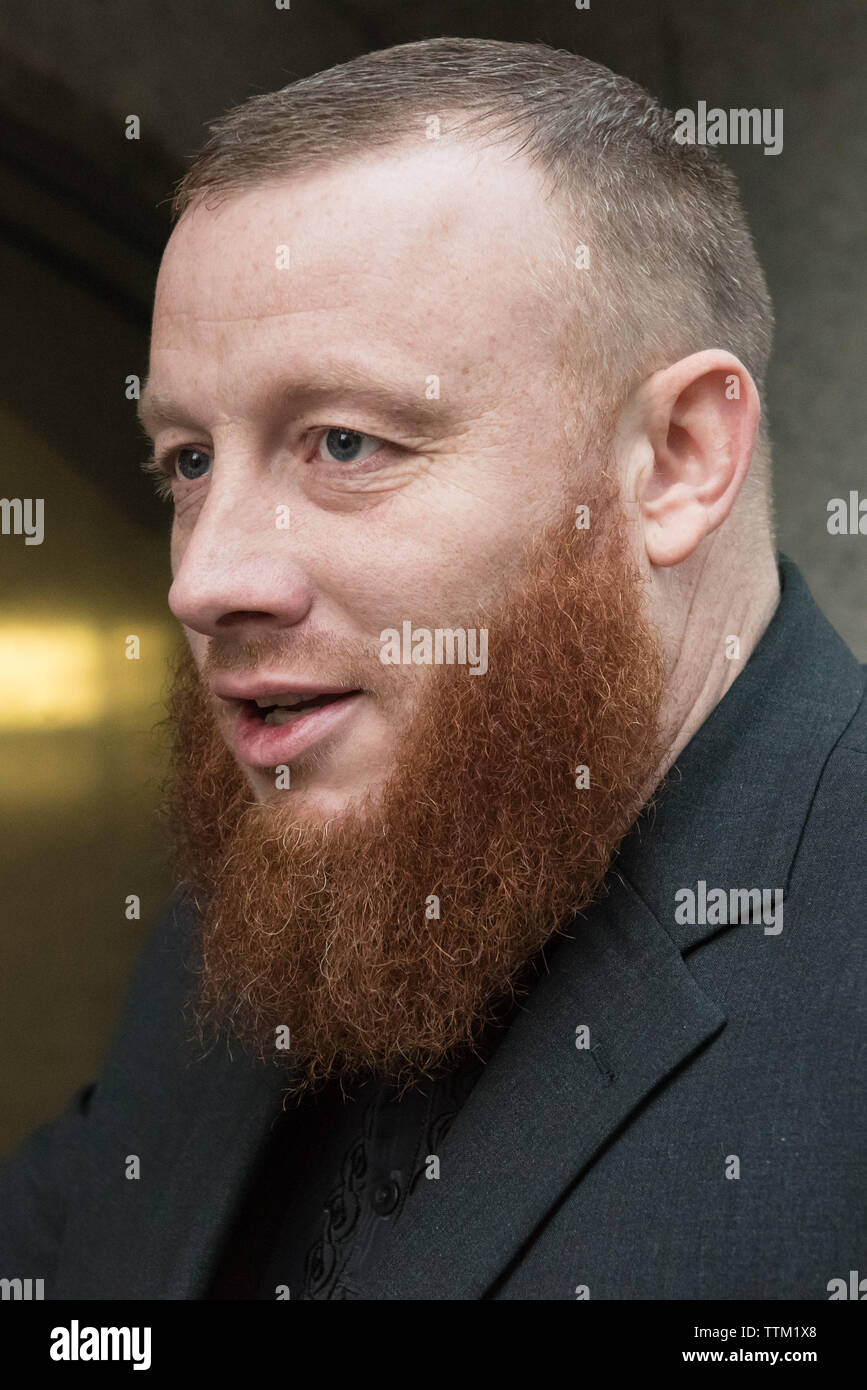 Old Bailey, London, UK. 6. Januar 2016. Zwei mutmassliche Extremisten, Ibrahim Anderson, 38 und Shah Jahan Khan, 62, kommen an der Old Bailey in London Stockfoto