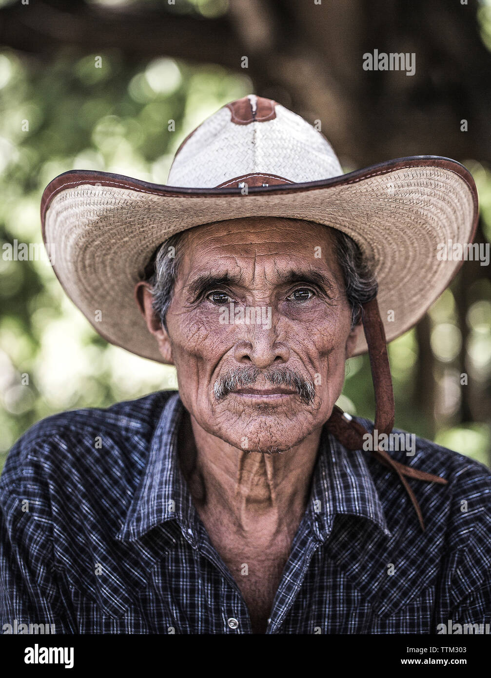 Close-up Portrait von älteren Mann mit Hut Stockfoto