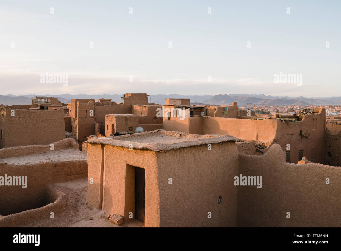 Hohe Betrachtungswinkel von Häusern im Dorf gegen Sky Stockfoto