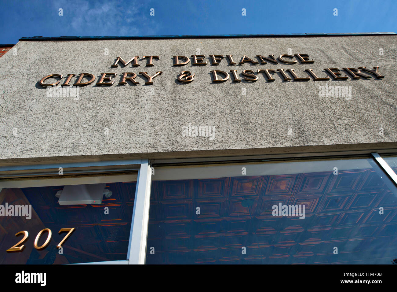 UNITED STATES - Juni 27, 2016: Mt. Defiance Cidery & Brennerei in Middleburg Virginia ist bekannt für seine hohe ruhig rum und Absinth Produkte bekannt. Stockfoto