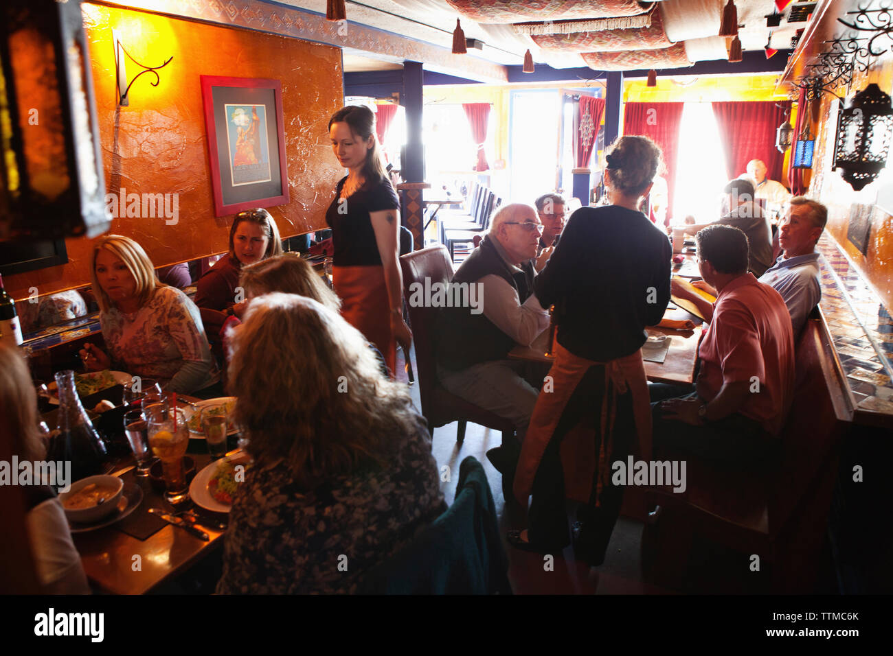 USA, Alaska, Sitka, der geschäftigen Speisesaal bei Ludwig's Bistro Stockfoto