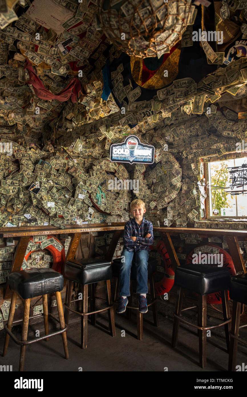 USA, Alaska, Homer, China Poot Bay, die Kachemak Bucht, Innenseite der Salty Dog Saloon auf Homer Spit Stockfoto