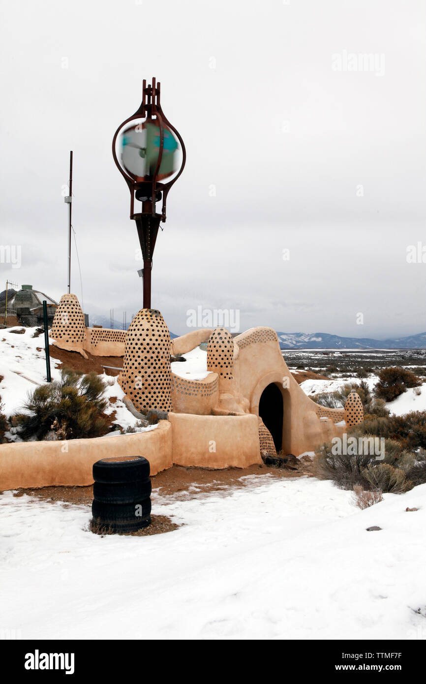 USA; New York; Bat; Earthships Gemeinschaft 13 Meilen westlich von Taos auf Hwy 64 Stockfoto