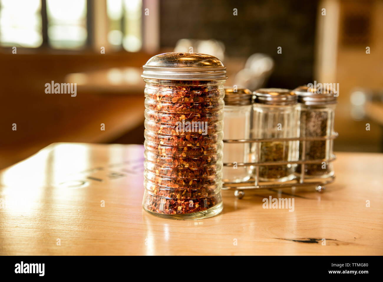 USA, Oregon, Bend, Pacific Pizza und Brauen, Tabelle einstellen Stockfoto