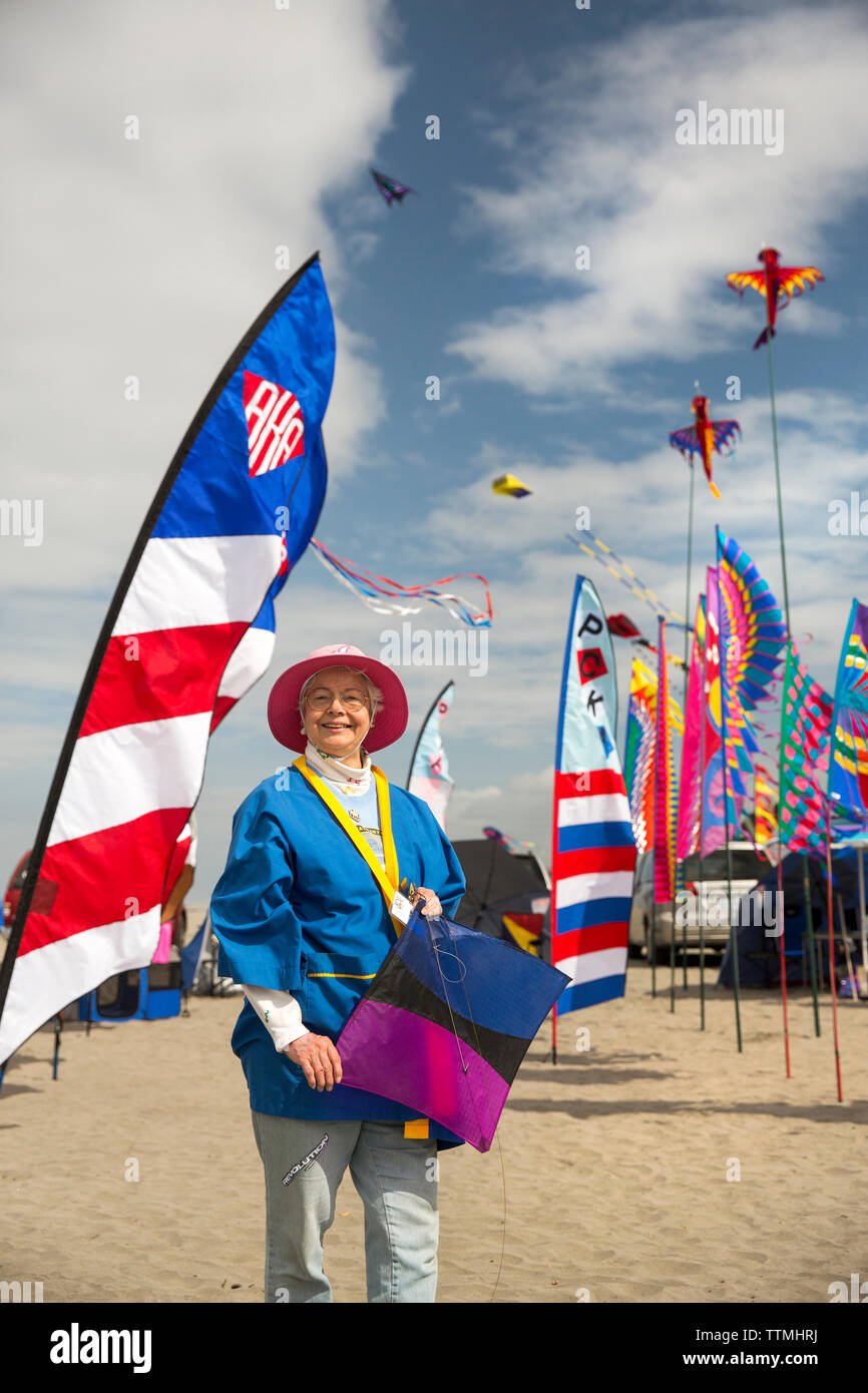 USA, Washington State, Long Beach Halbinsel, internationale Drachenfest, Porträt von Sylvia Bernauer, Sie sorgen seit über 25 Jahren hat Stockfoto