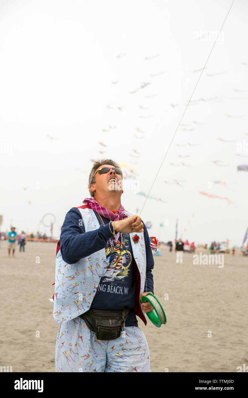 USA, Washington State, Long Beach Halbinsel, internationale Drachenfest, Britische Kite Flier Bob Crushnik Stockfoto