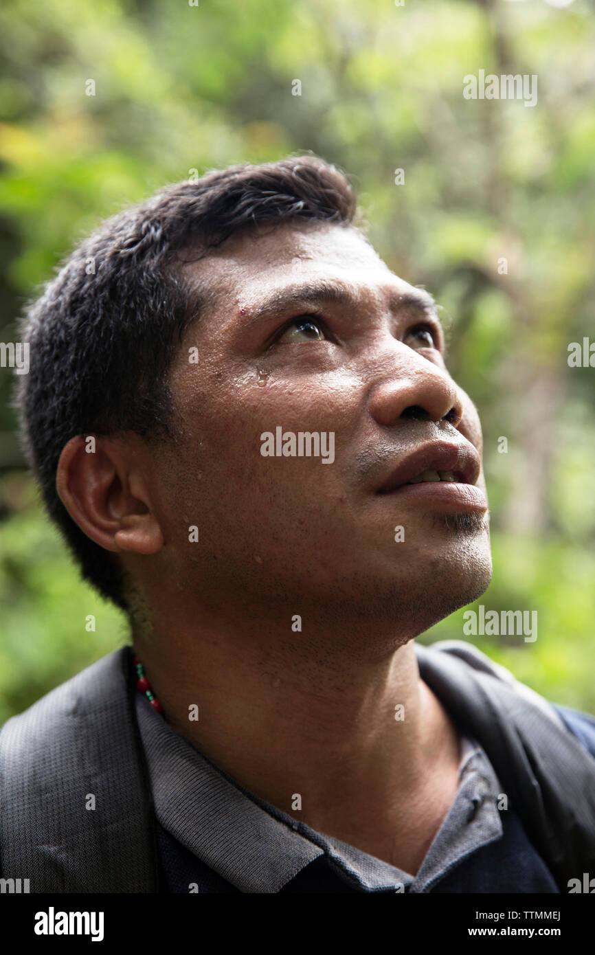 Indonesien, Flores, Portrait von bergführer Lodi auf dem Weg zur Wae Rebo Dorf Stockfoto