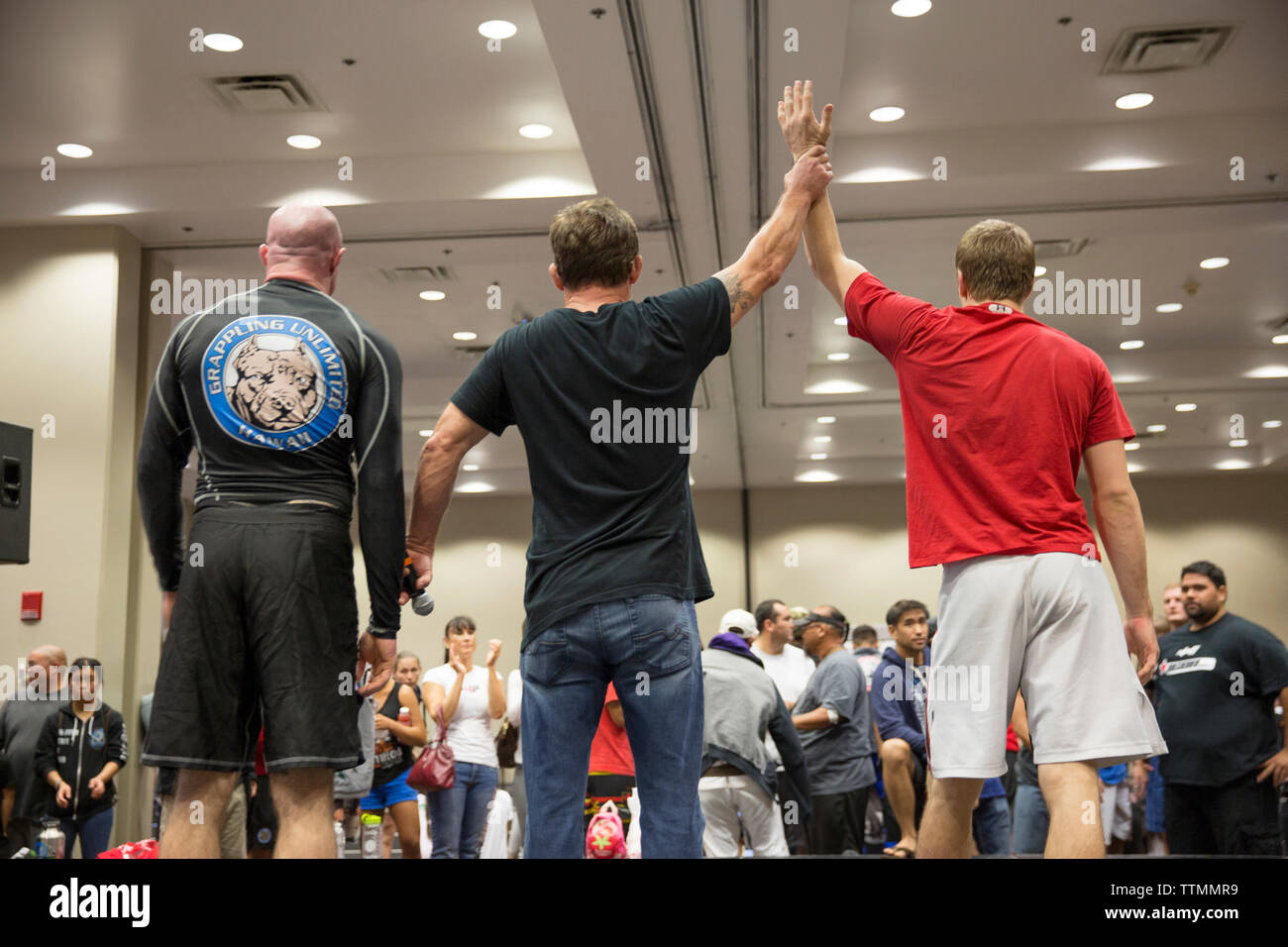 USA, Oahu, Hawaii, ein Gewinner ist auf das Symbol grappling Turnier in Honolulu angekündigt Stockfoto