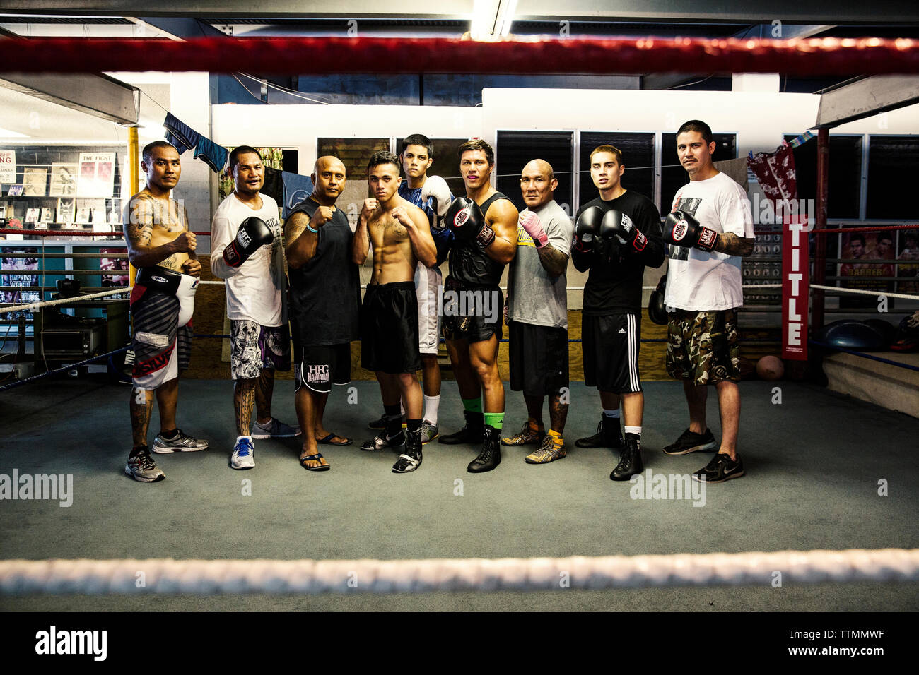 USA, Oahu, Hawaii, professionelle Boxer und MMA Mixed Martial Arts Ultimate Fighter Lowen Tynanes bei seinem Training Gym in Honolulu. Stockfoto