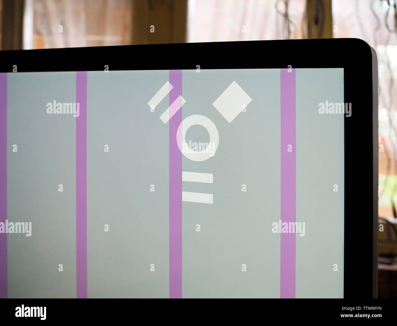 Symbol FireWire in einem ich Mac-Bildschirm mit defekter Grafikkarte Stockfoto