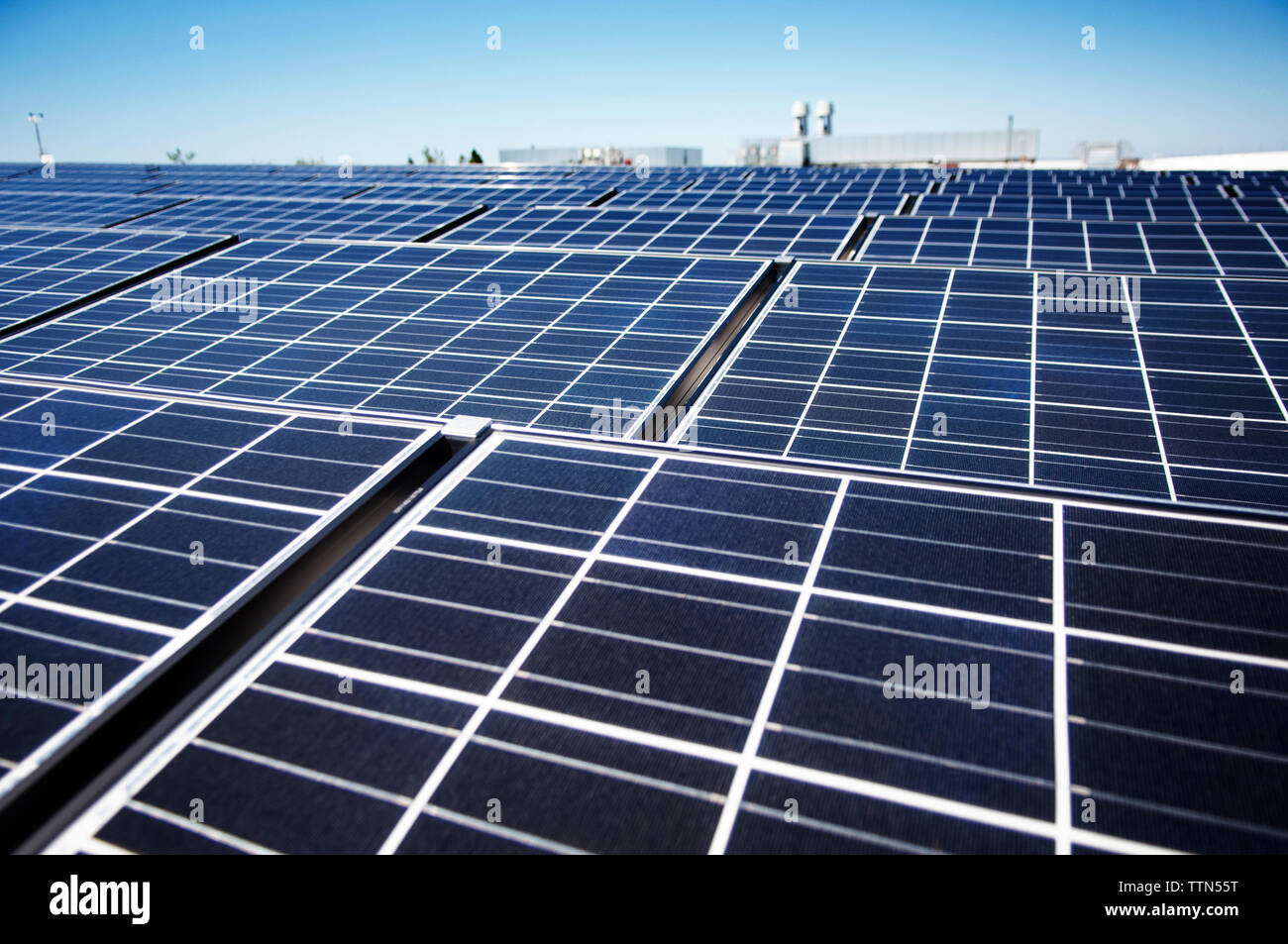 Solar Panels in der Industrie Stockfoto