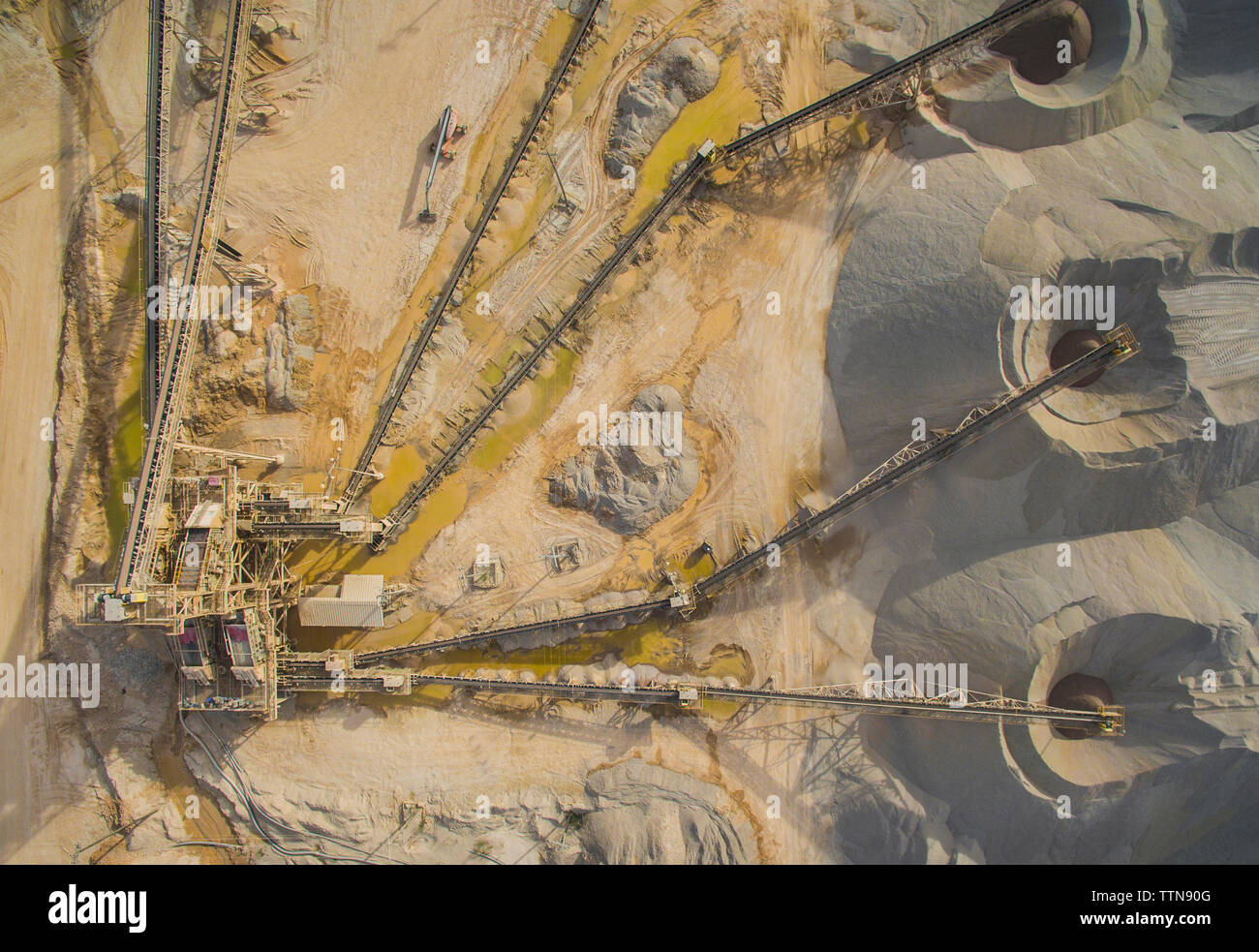 Luftaufnahme der Fabrik auf dem Land Stockfoto