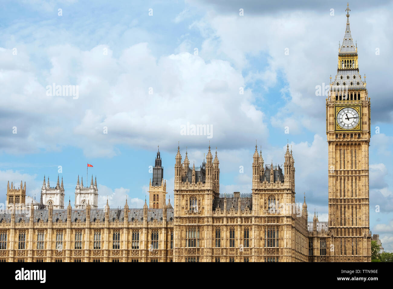 Palast von Westminster und Big Ben gegen Sky Stockfoto