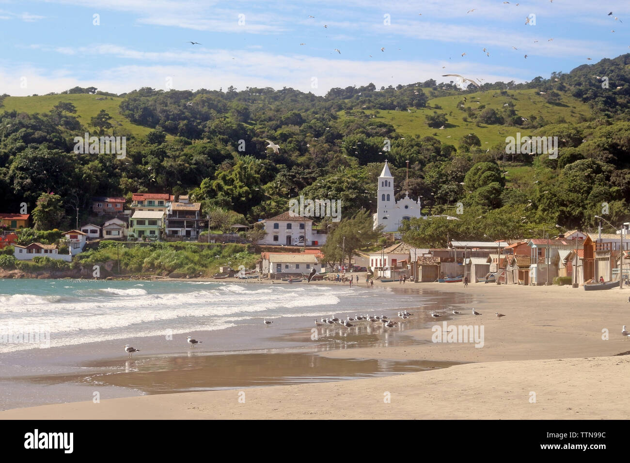 Blick auf den Strand, das ist ein kleines Fischerdorf im Staat Santa Catarina - Brasilien Stockfoto