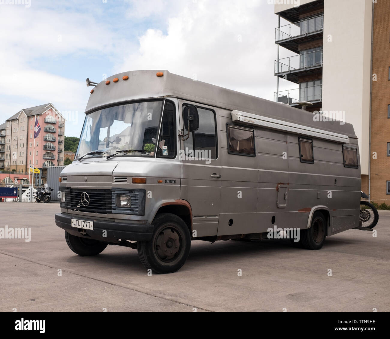 Alter Mercedes Lkw Umgebaut Stockfotos Und Bilder Kaufen Alamy