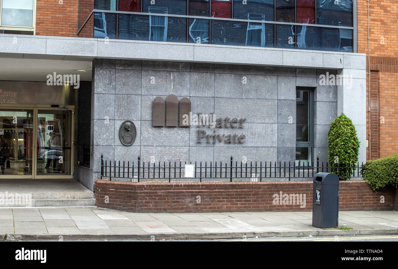Der Eingang zu den Mater Private Hospital in der Eccles Street, Dublin, Irland. Stockfoto