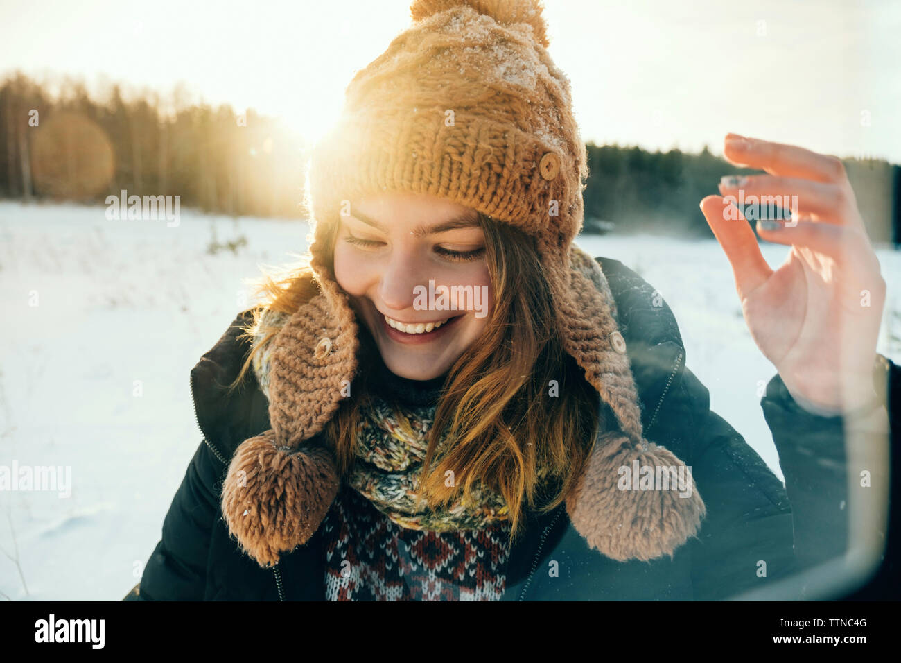 Porträt einer schönen Frau an einem Wintertag Stockfoto