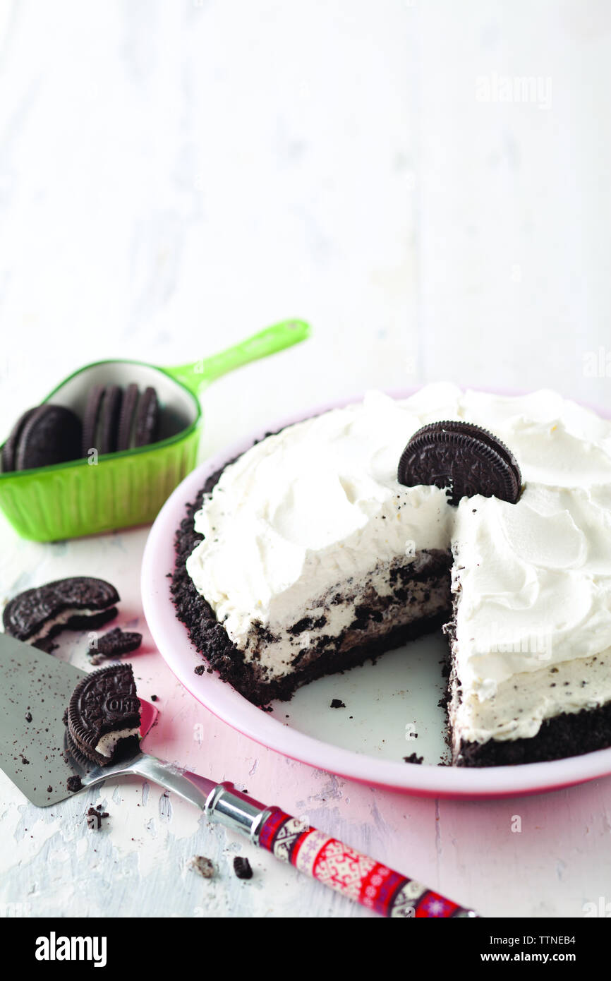 Nahaufnahme des Oreo-Käsekuchen auf dem Tisch zu Hause Stockfoto