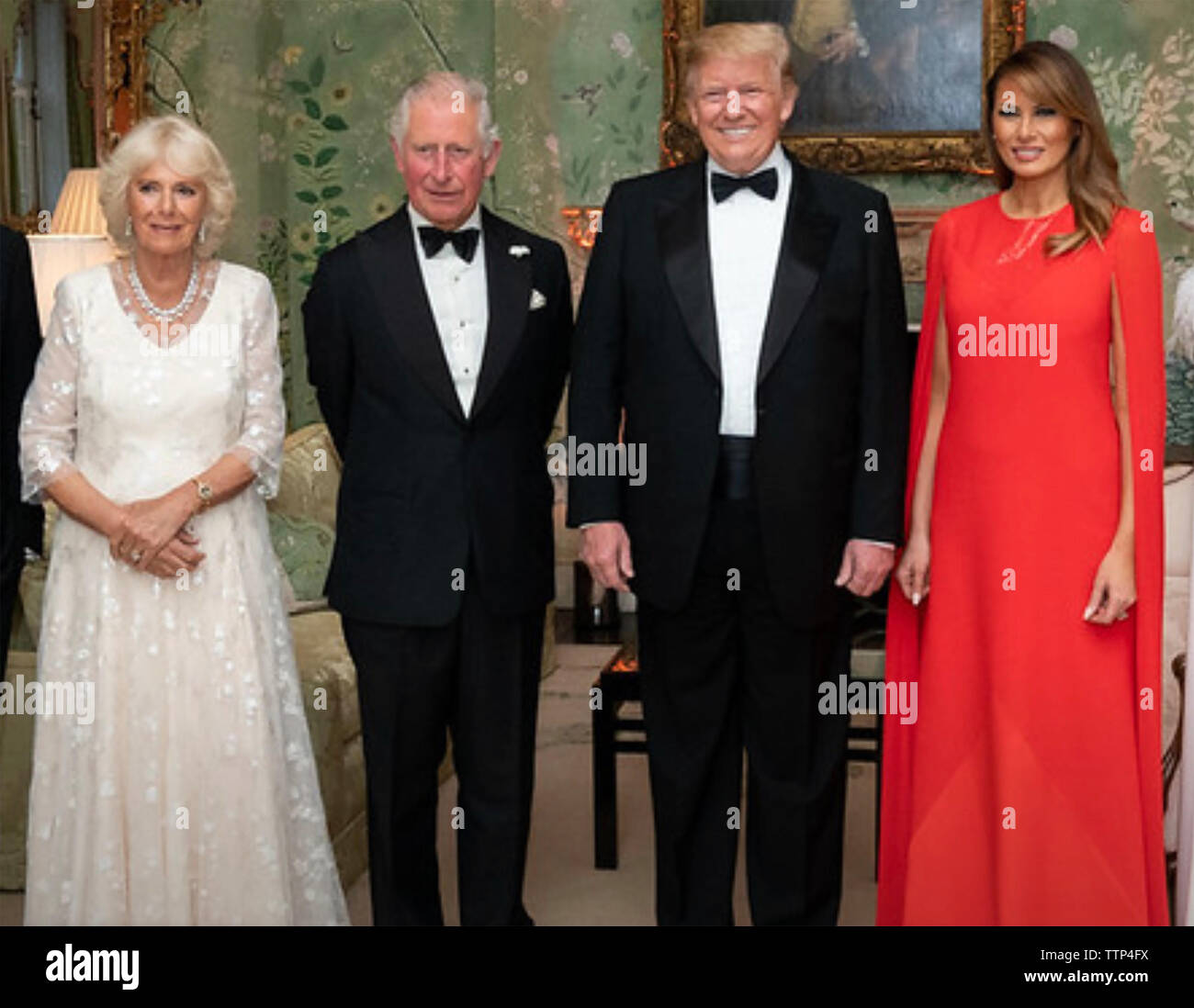 Prinz Charles mit US-Präsident Donald Trump und ihre Frauen Camilla und Melania Trump Zustand während der Begehung im Juni 2019. Foto: das Weiße Haus. Stockfoto