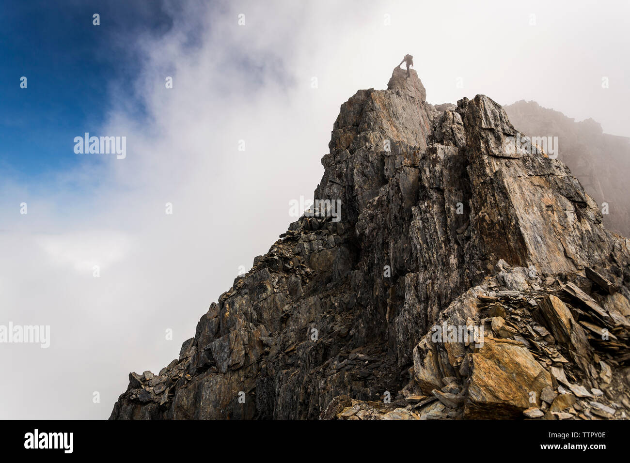 Abbildung Abseilen vom Gipfel eines Berges in Neuseeland buttress Stockfoto